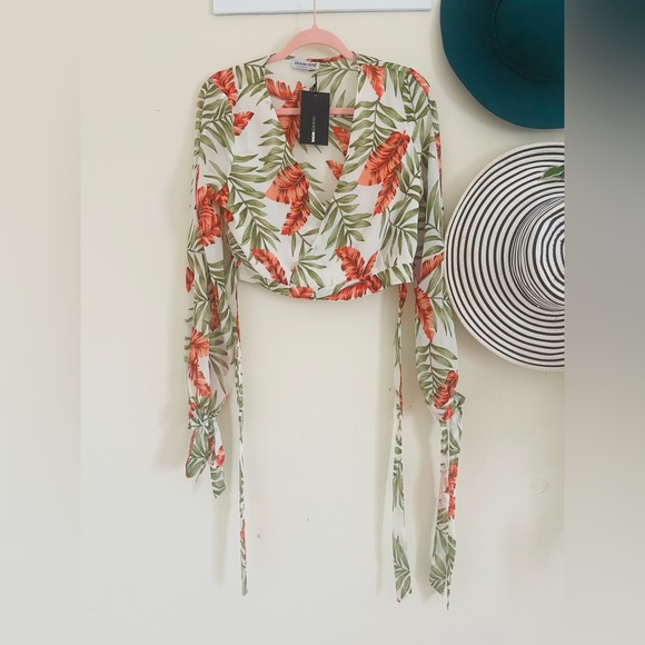 New Fashion Nova tropical print long sleeve/ crop shirt - Picture 6 of 7
